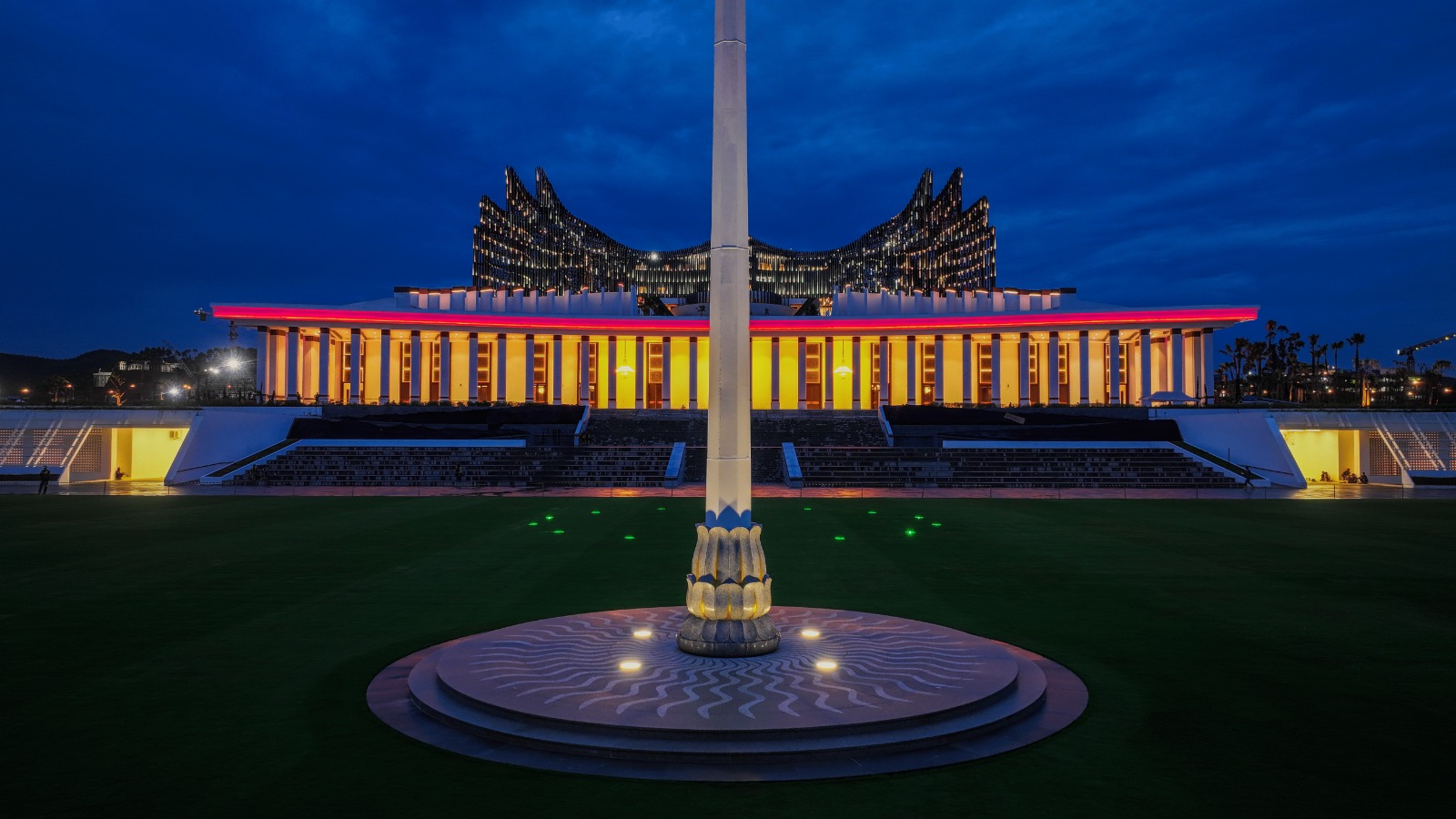 Gedung Istana Negara dan Lapangan Upacara IKN